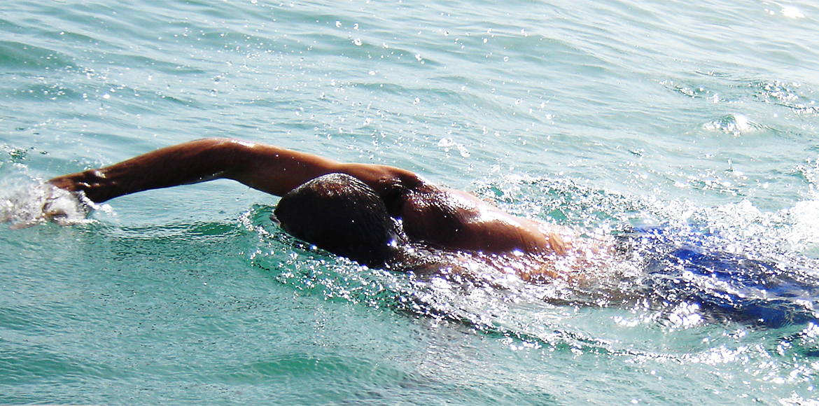 Professor Greg Whyte inspires Thames swimmer